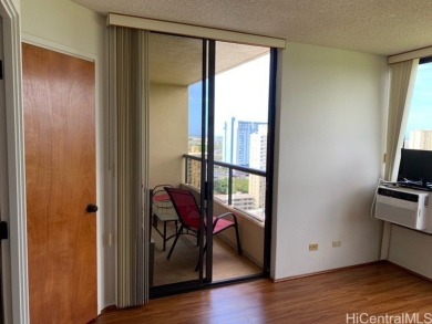 Plaza Landmark - 1 bedroom, 1 bath condo with 1 assigned parking on Honolulu Country Club in Hawaii - for sale on GolfHomes.com, golf home, golf lot