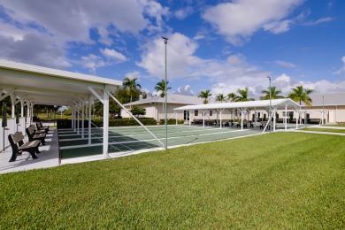 MOVE-IN READY!  Savanna Club is a 55+ community that is close to on Savanna Golf Club in Florida - for sale on GolfHomes.com, golf home, golf lot