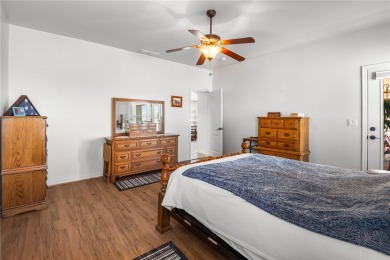 This delightful 3-bedroom, 2-bath residence offers the perfect on Valle Vista Golf Course in Arizona - for sale on GolfHomes.com, golf home, golf lot