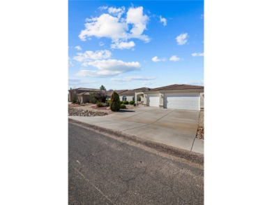 This delightful 3-bedroom, 2-bath residence offers the perfect on Valle Vista Golf Course in Arizona - for sale on GolfHomes.com, golf home, golf lot