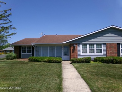 Well maintained Regency model in need of new owner.  This unit on Greenbriar Woodlands in New Jersey - for sale on GolfHomes.com, golf home, golf lot