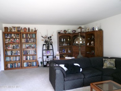 Well maintained Regency model in need of new owner.  This unit on Greenbriar Woodlands in New Jersey - for sale on GolfHomes.com, golf home, golf lot