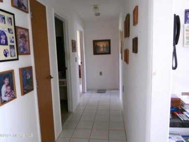 Well maintained Regency model in need of new owner.  This unit on Greenbriar Woodlands in New Jersey - for sale on GolfHomes.com, golf home, golf lot