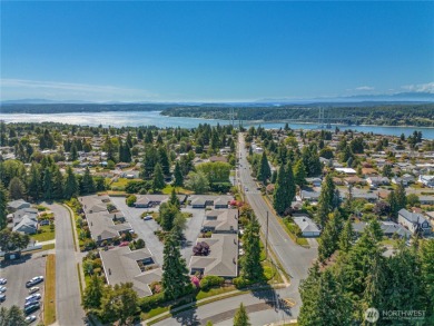 Embrace easy living in this beautifully refreshed 2BD 1.75BA on Highlands Golf Club in Washington - for sale on GolfHomes.com, golf home, golf lot