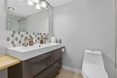 **SPACIOUS AND BRIGHT 3/2 - BEAUTIFULLY RENOVATED WITH A MODERN on Inverrary Country Club in Florida - for sale on GolfHomes.com, golf home, golf lot