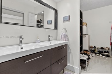 **SPACIOUS AND BRIGHT 3/2 - BEAUTIFULLY RENOVATED WITH A MODERN on Inverrary Country Club in Florida - for sale on GolfHomes.com, golf home, golf lot