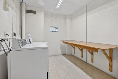 **SPACIOUS AND BRIGHT 3/2 - BEAUTIFULLY RENOVATED WITH A MODERN on Inverrary Country Club in Florida - for sale on GolfHomes.com, golf home, golf lot