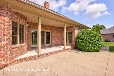 This all brick home, has everything you will need for easy on The Sawmill Golf Club in Michigan - for sale on GolfHomes.com, golf home, golf lot