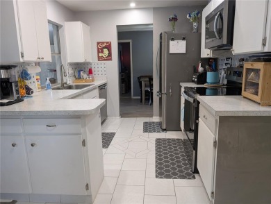 Location, location, location...Great opportunity to purchase a on Mainlands Golf Club in Florida - for sale on GolfHomes.com, golf home, golf lot