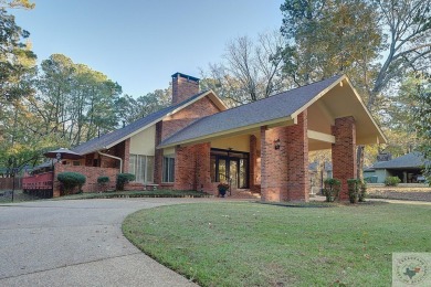 TEXARKANA COUNTRY CLUB is just a short block from this stunning on Texarkana Golf and Country Club in Arkansas - for sale on GolfHomes.com, golf home, golf lot