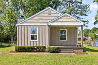 Welcome to this charming 2 bedroom, 1 bathroom southern cottage on Brainerd Golf Course in Tennessee - for sale on GolfHomes.com, golf home, golf lot