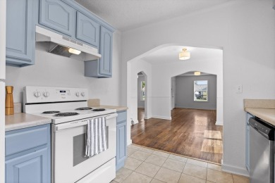 Welcome to this charming 2 bedroom, 1 bathroom southern cottage on Brainerd Golf Course in Tennessee - for sale on GolfHomes.com, golf home, golf lot