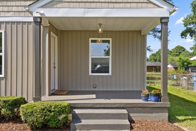 Welcome to this charming 2 bedroom, 1 bathroom southern cottage on Brainerd Golf Course in Tennessee - for sale on GolfHomes.com, golf home, golf lot