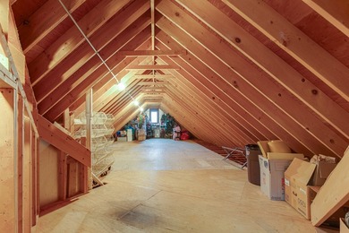 This well-maintained home is perfectly positioned on a spacious on St. Andrews Golf and Country Club in Illinois - for sale on GolfHomes.com, golf home, golf lot