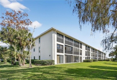 Golf-Lifestyle Living in the Heart of Naples -an exceptionally on Foxfire Golf and Country Club  in Florida - for sale on GolfHomes.com, golf home, golf lot