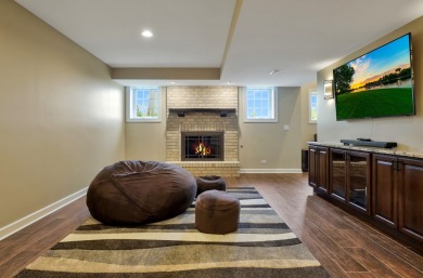 Custom home with 4 spacious bedrooms, 4.5 bathrooms nestled on on Blackstone Golf Club in Illinois - for sale on GolfHomes.com, golf home, golf lot