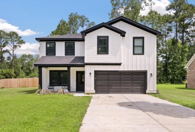 SELLER IS OFFERING CONCESSIONS. Welcome home to the prestigious on Berkeley Country Club in South Carolina - for sale on GolfHomes.com, golf home, golf lot