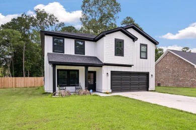 SELLER IS OFFERING CONCESSIONS. Welcome home to the prestigious on Berkeley Country Club in South Carolina - for sale on GolfHomes.com, golf home, golf lot