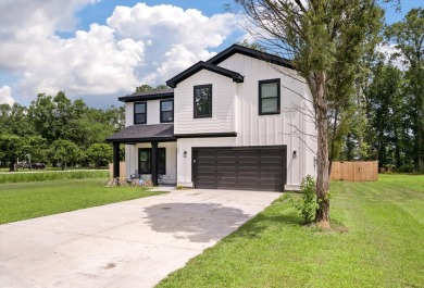 SELLER IS OFFERING CONCESSIONS. Welcome home to the prestigious on Berkeley Country Club in South Carolina - for sale on GolfHomes.com, golf home, golf lot