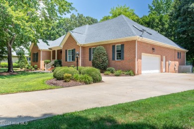 This beautiful 3-bedroom, 2.5-bath home is located on Golf on Sound Golf Links at Albemarle Plantation in North Carolina - for sale on GolfHomes.com, golf home, golf lot