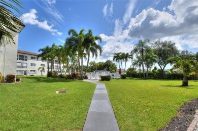 Rarely available, *investor friendly*, light & bright 2 bedroom on Crystal Lake Country Club in Florida - for sale on GolfHomes.com, golf home, golf lot
