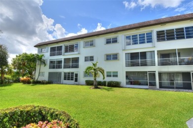 Rarely available, *investor friendly*, light & bright 2 bedroom on Crystal Lake Country Club in Florida - for sale on GolfHomes.com, golf home, golf lot