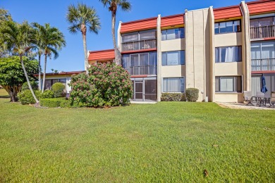 This stunning 2-bedroom, 2-bathroom condo is located on the on Fountains Golf and Country Club in Florida - for sale on GolfHomes.com, golf home, golf lot