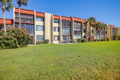 This stunning 2-bedroom, 2-bathroom condo is located on the on Fountains Golf and Country Club in Florida - for sale on GolfHomes.com, golf home, golf lot