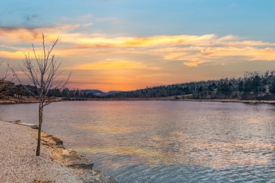 This spacious condo has a Great floorplan and a Garage! View the on Ledgestone Country Club and Golf Course in Missouri - for sale on GolfHomes.com, golf home, golf lot