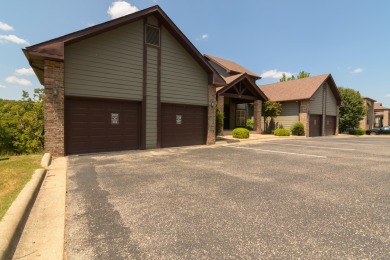 This spacious condo has a Great floorplan and a Garage! View the on Ledgestone Country Club and Golf Course in Missouri - for sale on GolfHomes.com, golf home, golf lot