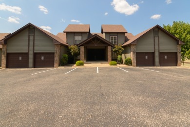 This spacious condo has a Great floorplan and a Garage! View the on Ledgestone Country Club and Golf Course in Missouri - for sale on GolfHomes.com, golf home, golf lot