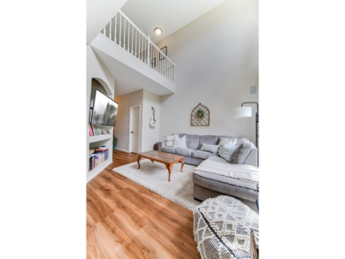 Beautiful two story town home with 2 spacious bedrooms, 2.5 on Broken Arrow Golf Club in Illinois - for sale on GolfHomes.com, golf home, golf lot