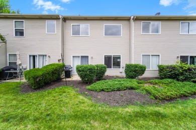 Beautiful two story town home with 2 spacious bedrooms, 2.5 on Broken Arrow Golf Club in Illinois - for sale on GolfHomes.com, golf home, golf lot