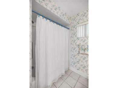 Well Maintained *Pecan* Model in Spruce Creek South - 55+ Gated on The Links of Spruce Creek in Florida - for sale on GolfHomes.com, golf home, golf lot