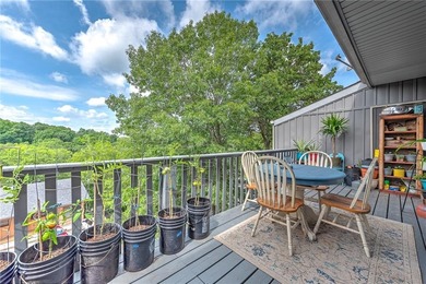 STUNNING END-UNIT TOWNHOME JUST MINUTES FROM LAKE WINDSOR, GOLF on Bella Vista Country Club - Berksdale in Arkansas - for sale on GolfHomes.com, golf home, golf lot