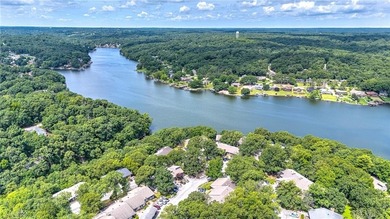 STUNNING END-UNIT TOWNHOME JUST MINUTES FROM LAKE WINDSOR, GOLF on Bella Vista Country Club - Berksdale in Arkansas - for sale on GolfHomes.com, golf home, golf lot