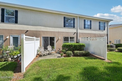 Check out this adorable unit in Lake Ridge North! With 1,296 on Golf Club At Fleming Island in Florida - for sale on GolfHomes.com, golf home, golf lot