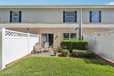Check out this adorable unit in Lake Ridge North! With 1,296 on Golf Club At Fleming Island in Florida - for sale on GolfHomes.com, golf home, golf lot