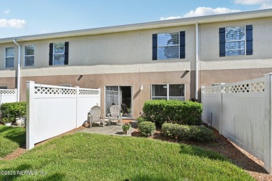 Check out this adorable unit in Lake Ridge North! With 1,296 on Golf Club At Fleming Island in Florida - for sale on GolfHomes.com, golf home, golf lot