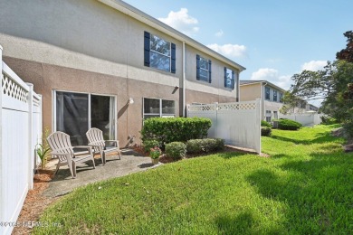 Check out this adorable unit in Lake Ridge North! With 1,296 on Golf Club At Fleming Island in Florida - for sale on GolfHomes.com, golf home, golf lot