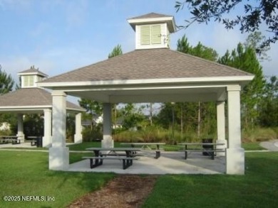 Check out this adorable unit in Lake Ridge North! With 1,296 on Golf Club At Fleming Island in Florida - for sale on GolfHomes.com, golf home, golf lot