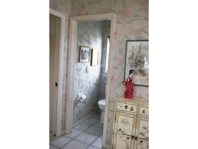 *For Sale: Stunning 1996-Built 3-Bedroom, 2-Bath Lakefront Home on Pinemoor West Golf Club in Florida - for sale on GolfHomes.com, golf home, golf lot