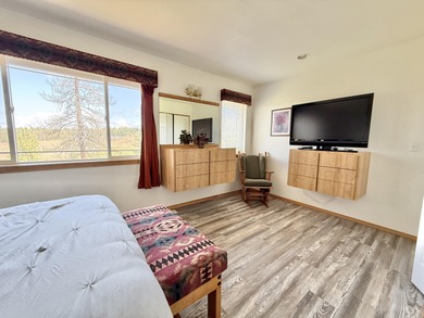 Fully furnished, desirable end unit townhome located in the on Running Y Ranch Resort in Oregon - for sale on GolfHomes.com, golf home, golf lot