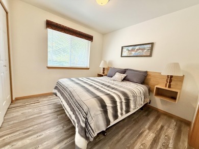 Fully furnished, desirable end unit townhome located in the on Running Y Ranch Resort in Oregon - for sale on GolfHomes.com, golf home, golf lot