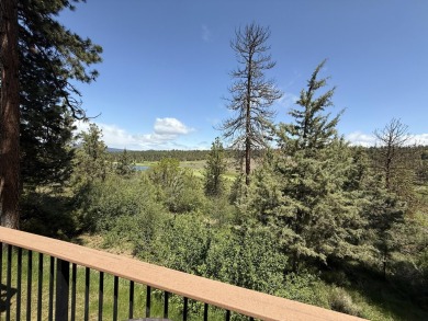 Fully furnished, desirable end unit townhome located in the on Running Y Ranch Resort in Oregon - for sale on GolfHomes.com, golf home, golf lot