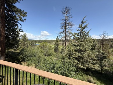 Fully furnished, desirable end unit townhome located in the on Running Y Ranch Resort in Oregon - for sale on GolfHomes.com, golf home, golf lot