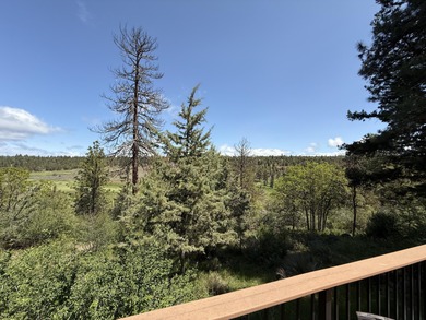 Fully furnished, desirable end unit townhome located in the on Running Y Ranch Resort in Oregon - for sale on GolfHomes.com, golf home, golf lot