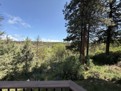 Fully furnished, desirable end unit townhome located in the on Running Y Ranch Resort in Oregon - for sale on GolfHomes.com, golf home, golf lot