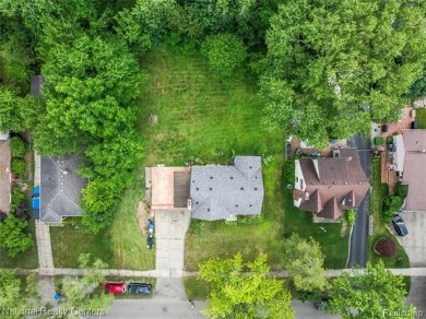 Charming 3-Bedroom Brick Cape Cod in Desirable Elizabeth Lake on Pontiac Country Club in Michigan - for sale on GolfHomes.com, golf home, golf lot