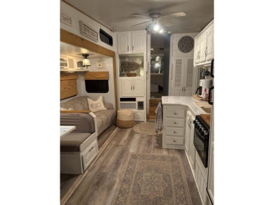 Fantastic 2006 5th wheel with an attached Durabilt sunroom for on Avalon Golf Club in New Jersey - for sale on GolfHomes.com, golf home, golf lot